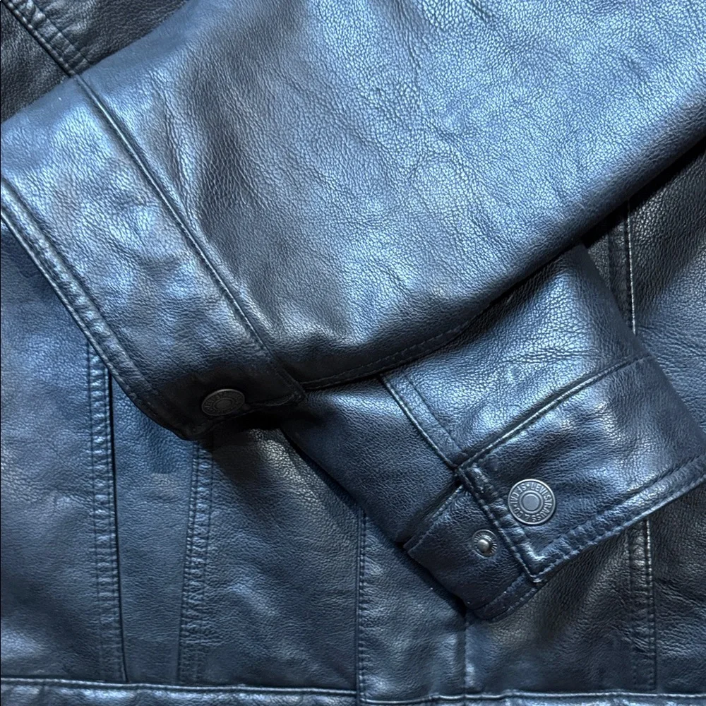 Levi's Black Leather Shirt Jacket with Chest Pockets - Picture 5 of 7